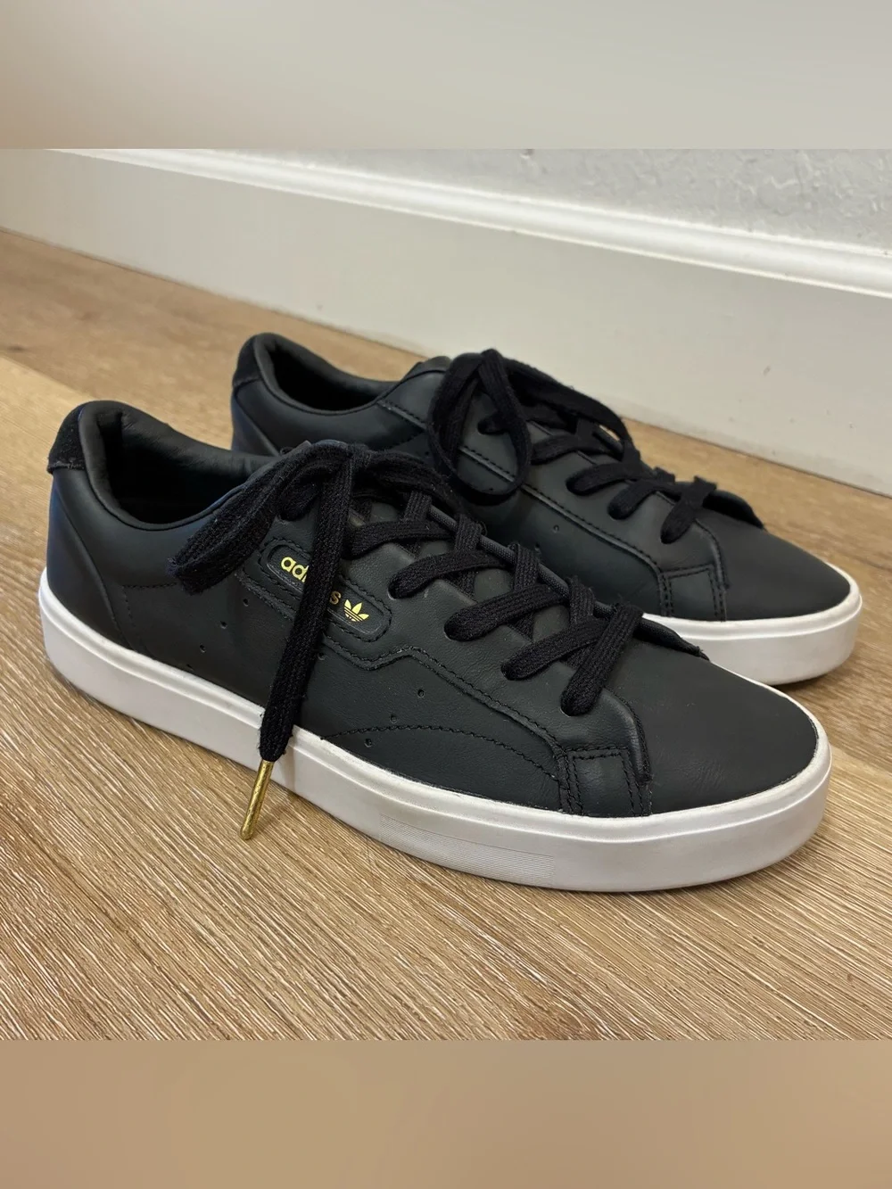 Adidas Originals Sleek Super Black Women’s Sneakers Shoes US 6.5 EU 38 23.5cm